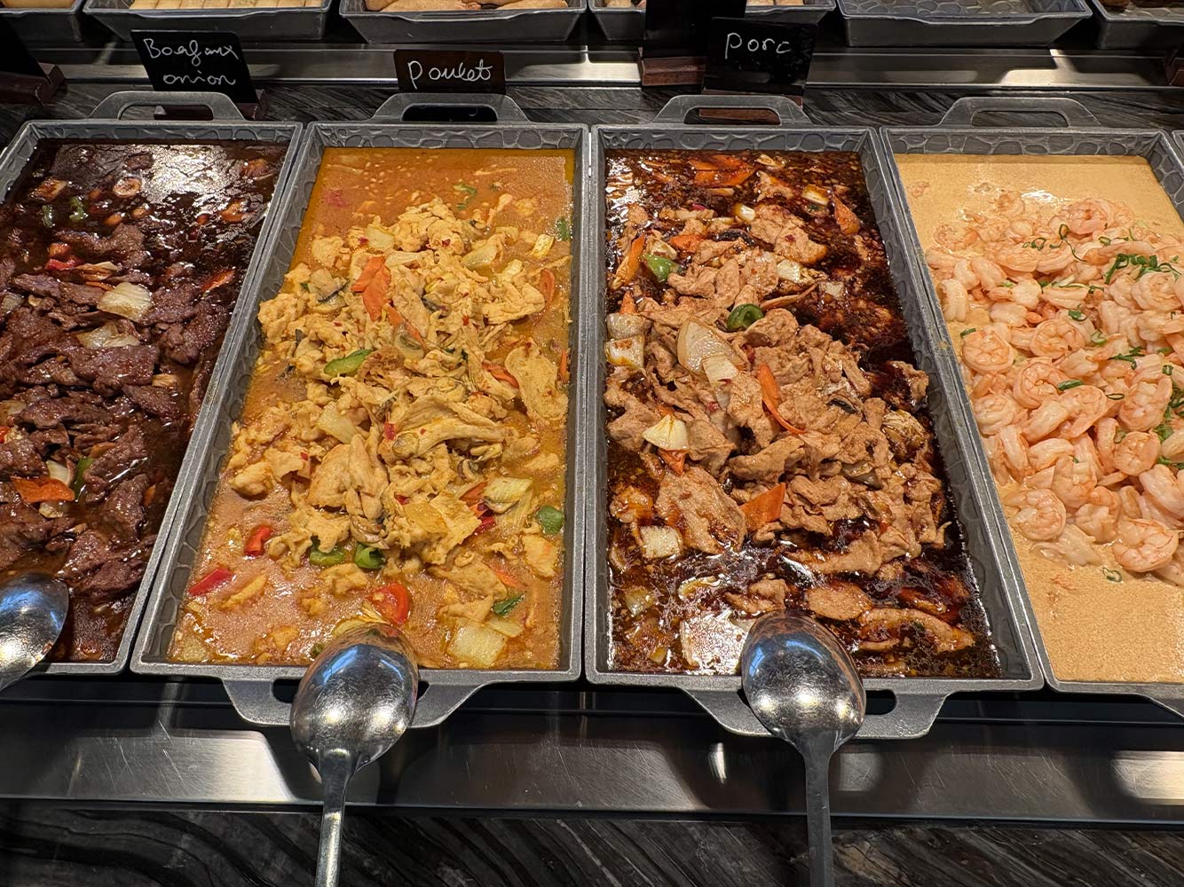 Chez Wok Fortune, buffet à volonté wok asiatique et chinois à La Louvière, chaque visite est une invitation à se faire plaisir. Servez-vous, goûtez, recommencez.
