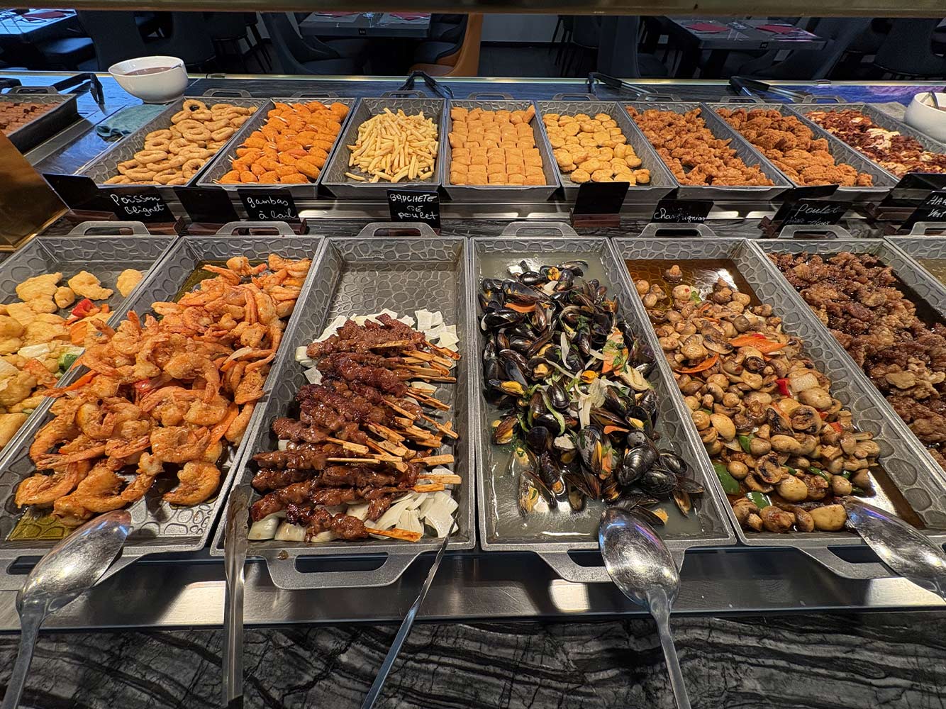 Chez Wok Fortune, buffet à volonté wok asiatique et chinois à La Louvière, chaque visite est une invitation à se faire plaisir. Servez-vous, goûtez, recommencez.